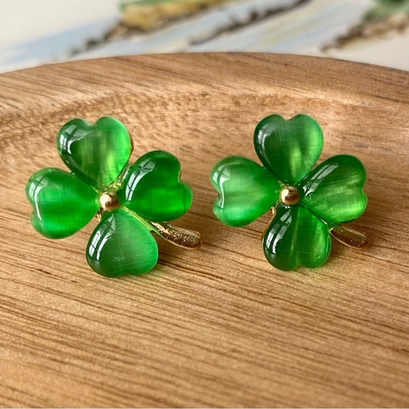 ✨Modcloth Sweet Shamrock Earrings - Picture 7 of 7